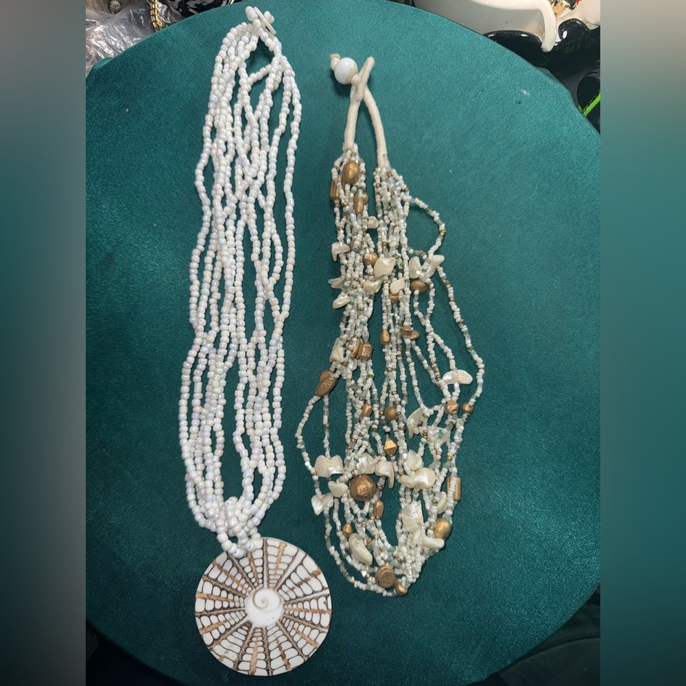 Source Unknown White and Gold‎ Beaded Necklace Set